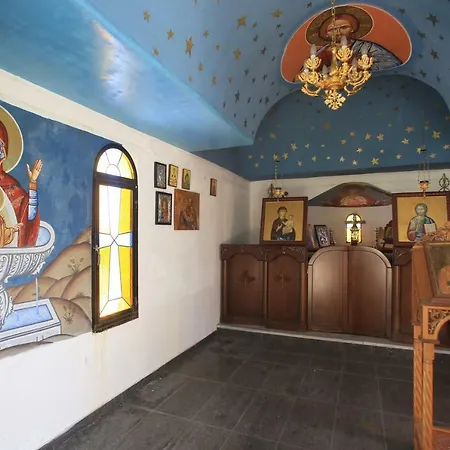 Zeus Throne Estate